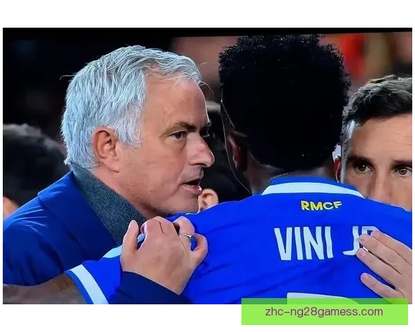 本菲卡不满判罚抗议漏判三点球